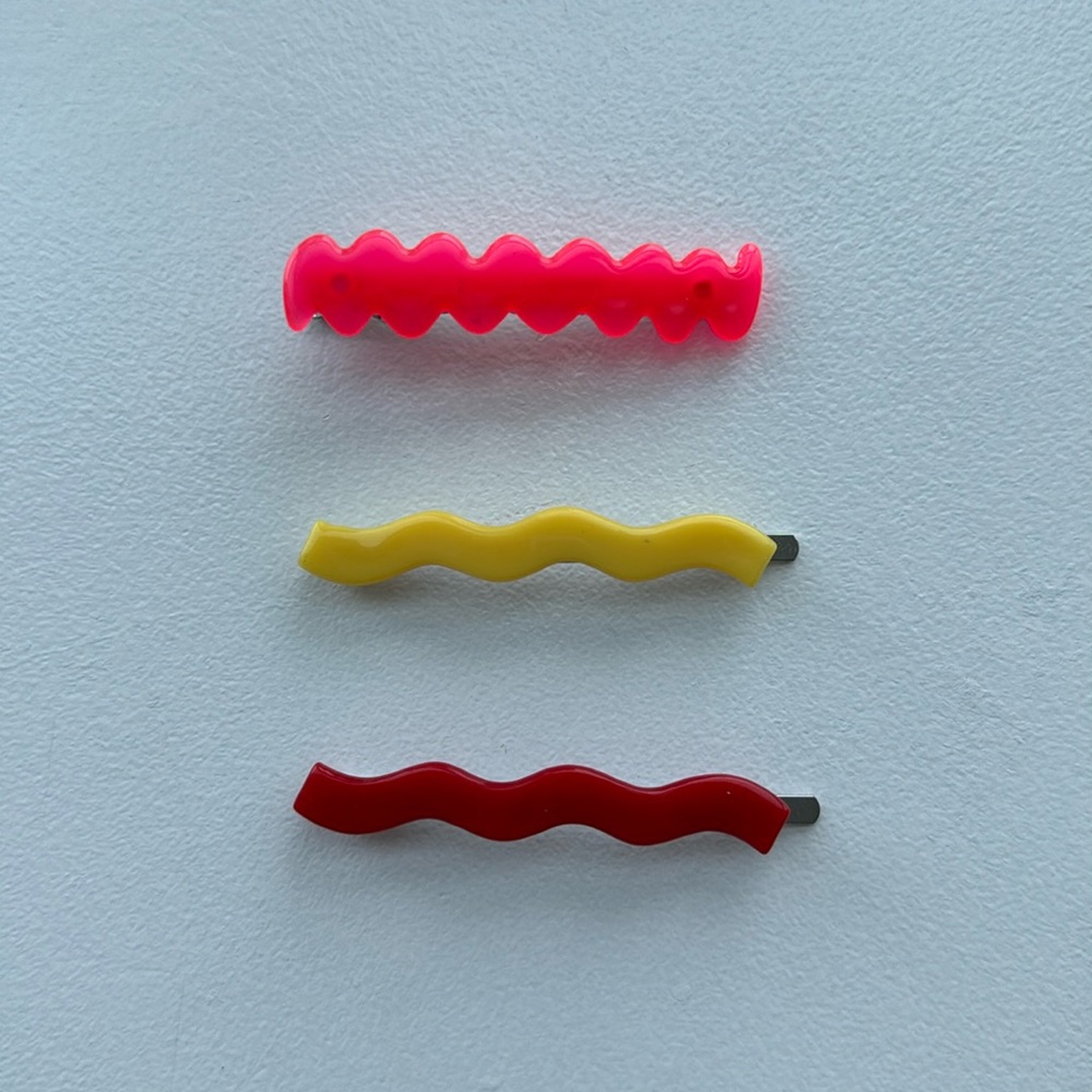 Chunks Allie Clip in Punch and Slides in Red and Yellow